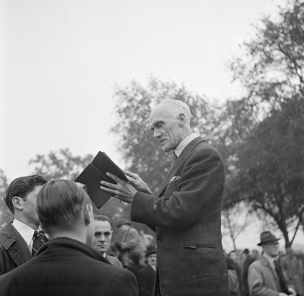 Een_spreker_bij_de_Speakers&#39;_Corner_in_het_Hyde_Park,_Bestanddeelnr