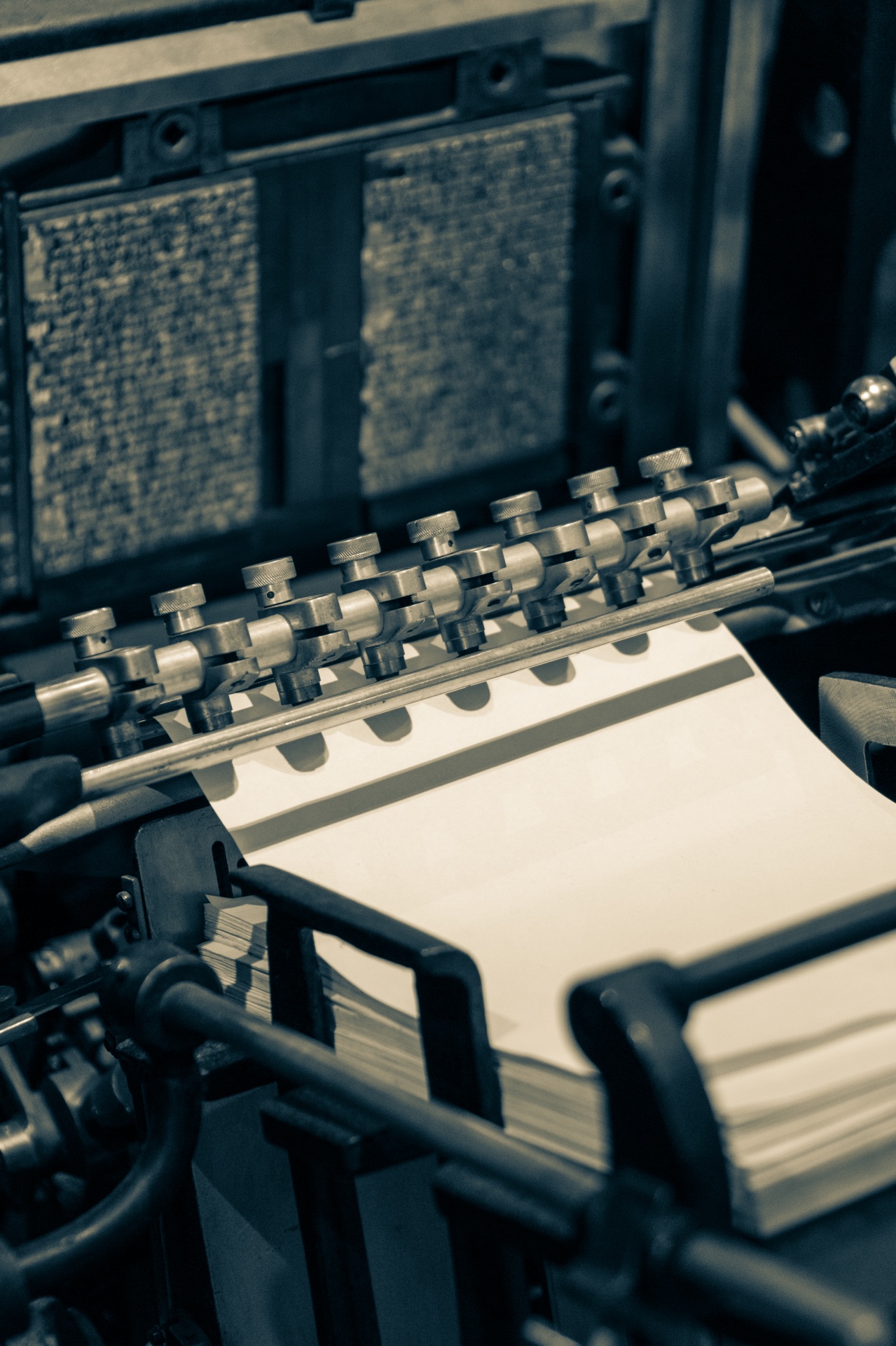 vintage-printing-press